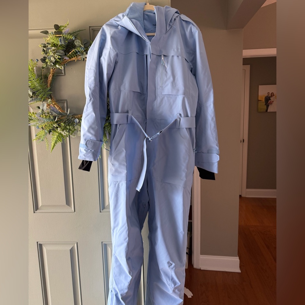 Women’s half days snowsuit size medium. Worn one time for ski trip.